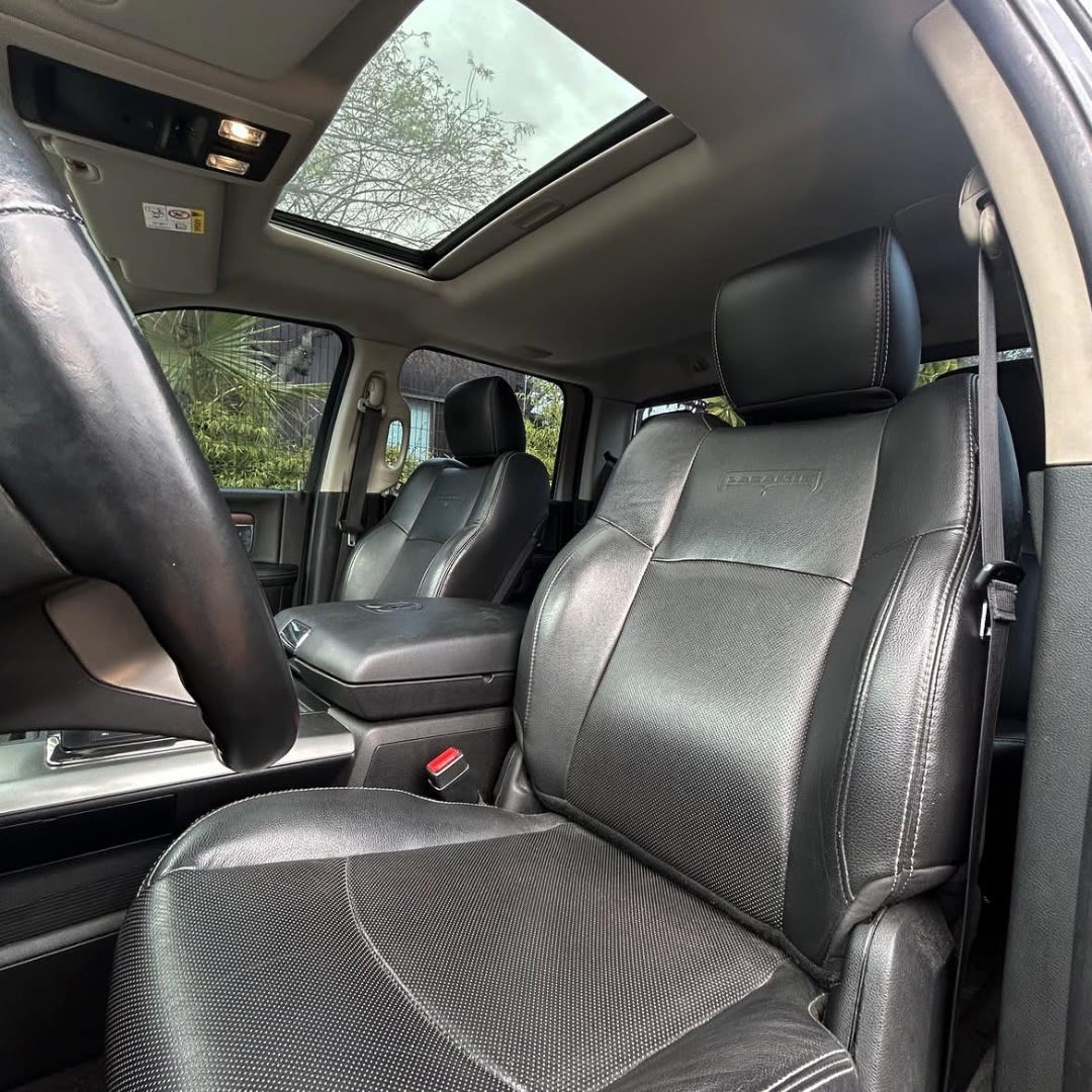 2017 Dodge RAM 1500 LARAMIE 5.7 HEMI V8 🇺🇸 Negro - Miniatura 6