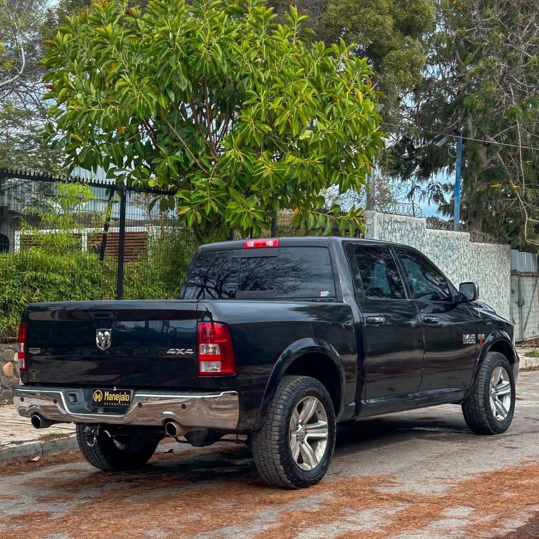 2017 Dodge RAM 1500 LARAMIE 5.7 HEMI V8 🇺🇸 Negro - Miniatura 9
