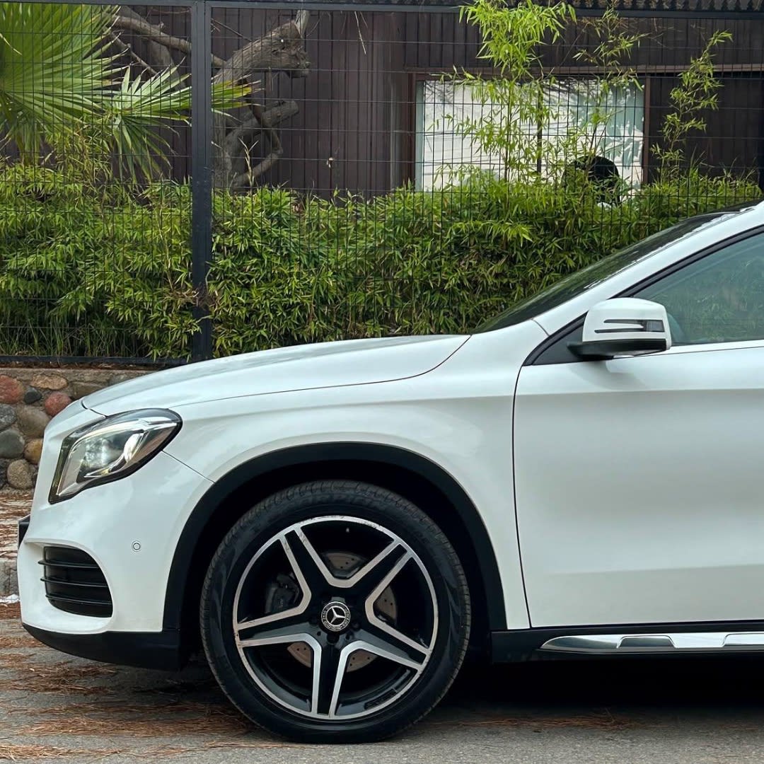 2020 Mercedes-Benz GLA250 4MATIC 🇩🇪 Blanco - Miniatura 3