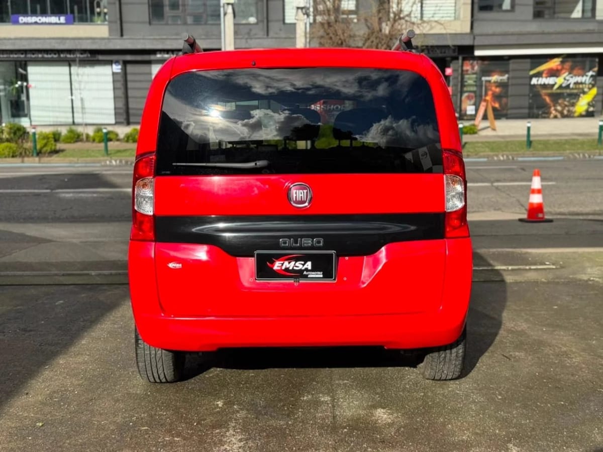 2018 Fiat Qubo Furgon Rojo - Miniatura 9