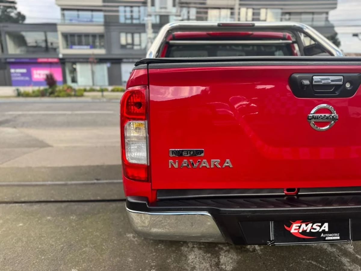 2020 Nissan Np300 Camioneta Rojo - Miniatura 10