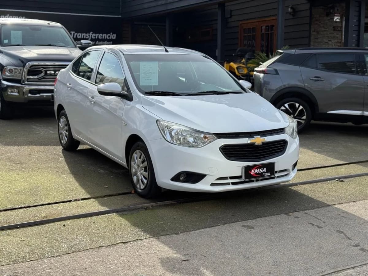 2021 Chevrolet Sail Sedán Blanco - Miniatura 3