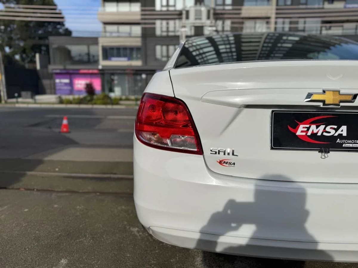 2021 Chevrolet Sail Sedán Blanco - Miniatura 10