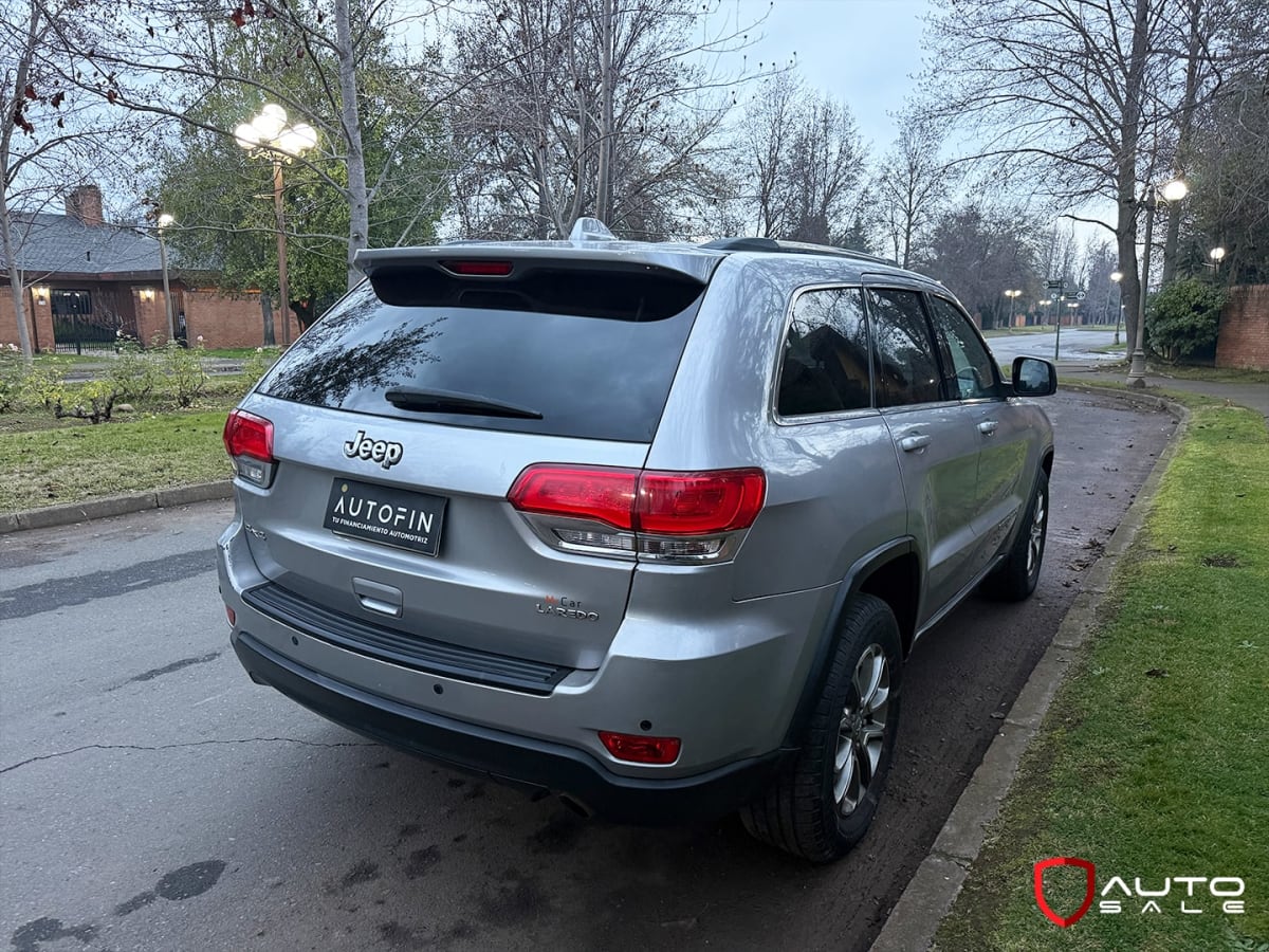 2014 Jeep Grandcherokee Laredo Gris - Miniatura 4