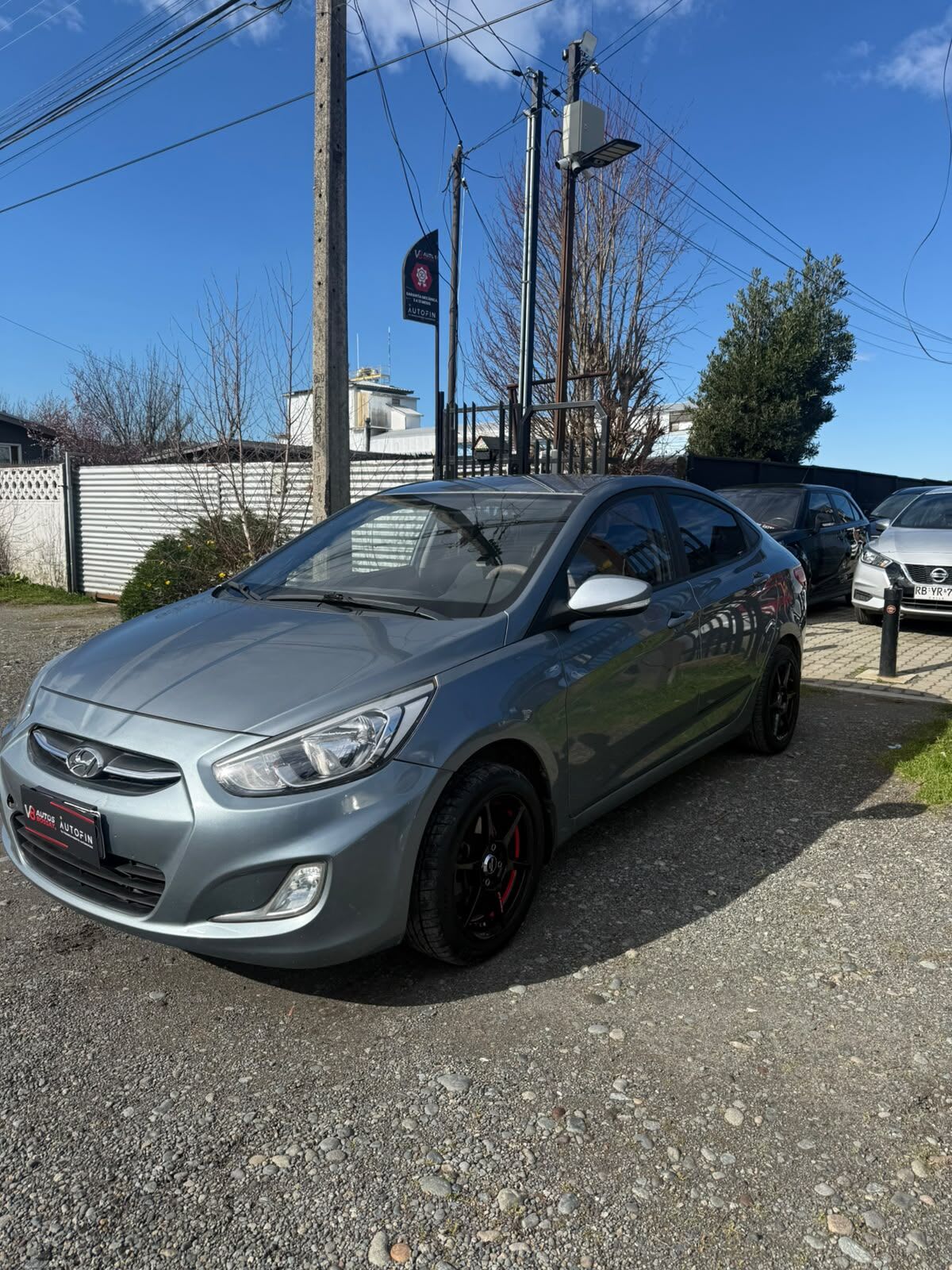 2019 Hyundai ACCENT Gris - Miniatura 3