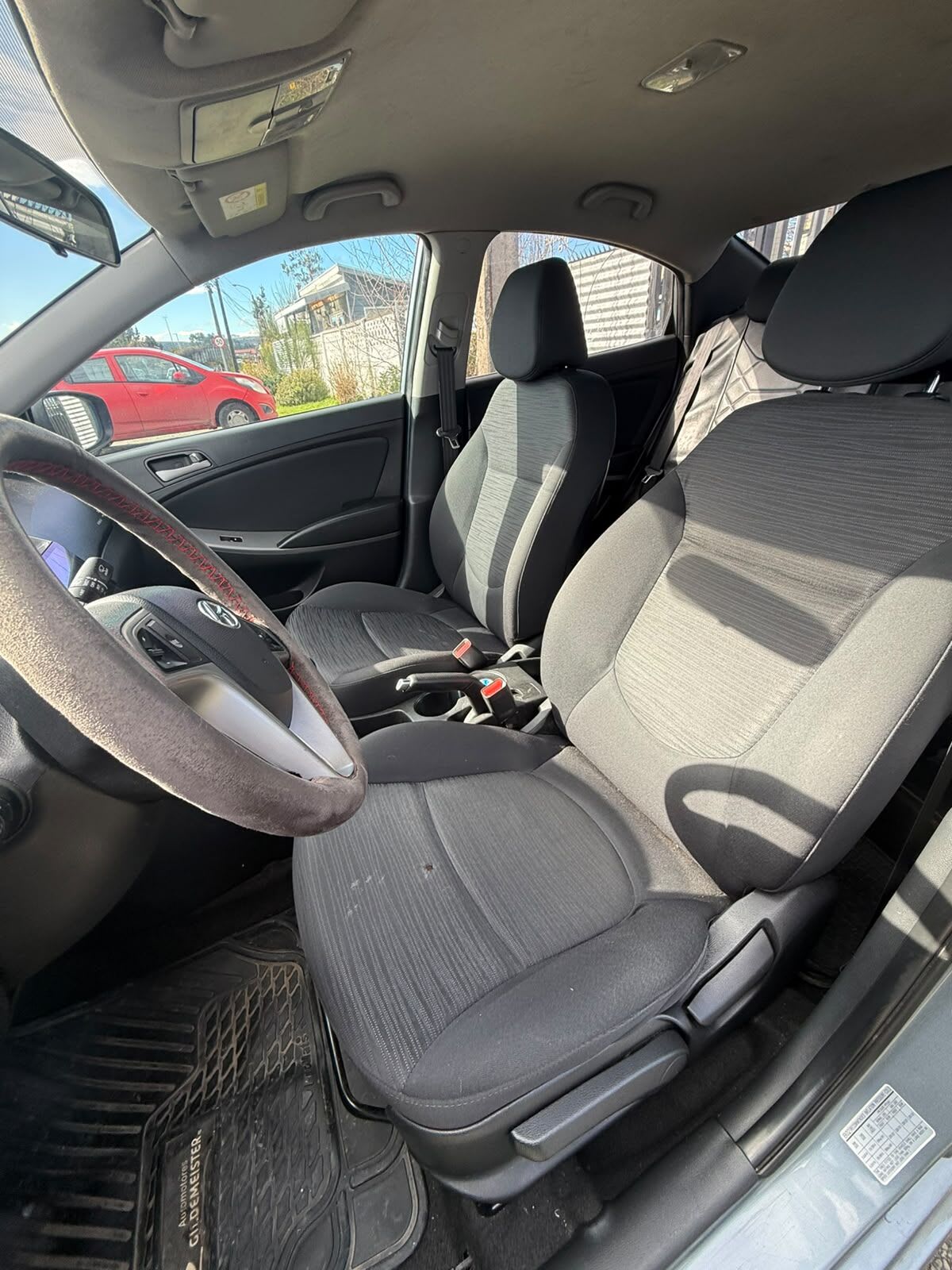2019 Hyundai ACCENT Gris - Miniatura 7