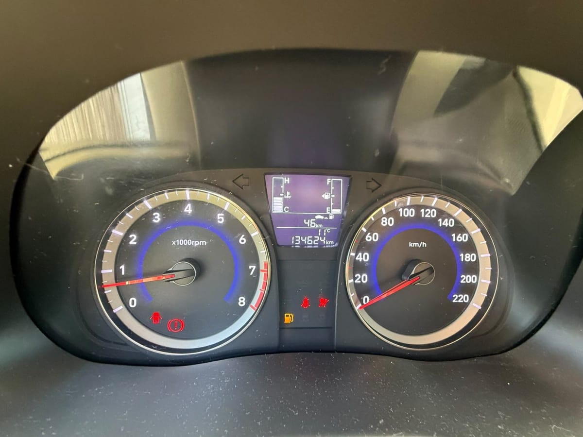 2019 Hyundai ACCENT Gris - Miniatura 10