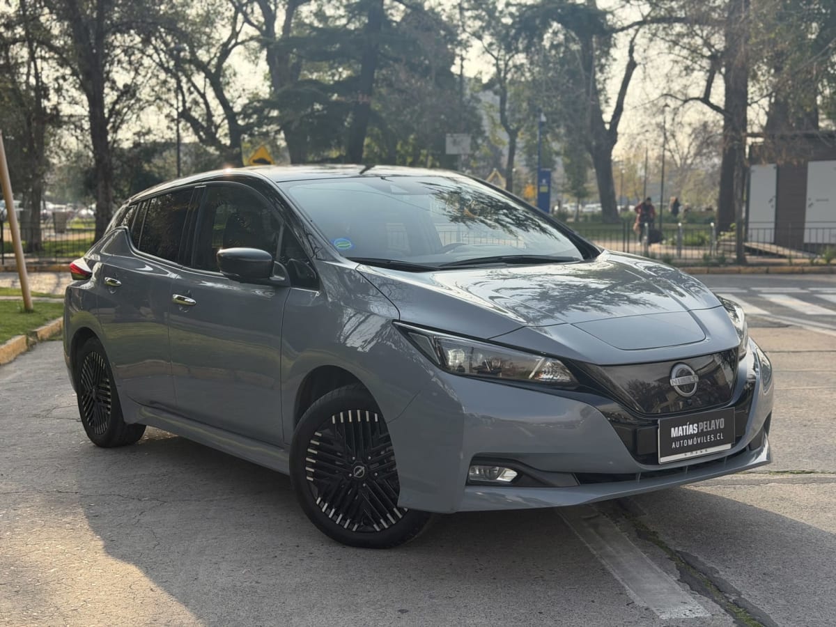 2024 Nissan Leaf ELECTRIC Grafito - Imagen 1
