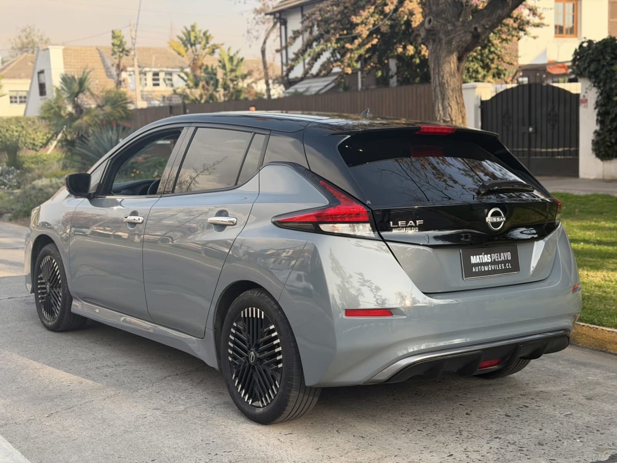 2024 Nissan Leaf ELECTRIC Grafito - Miniatura 6