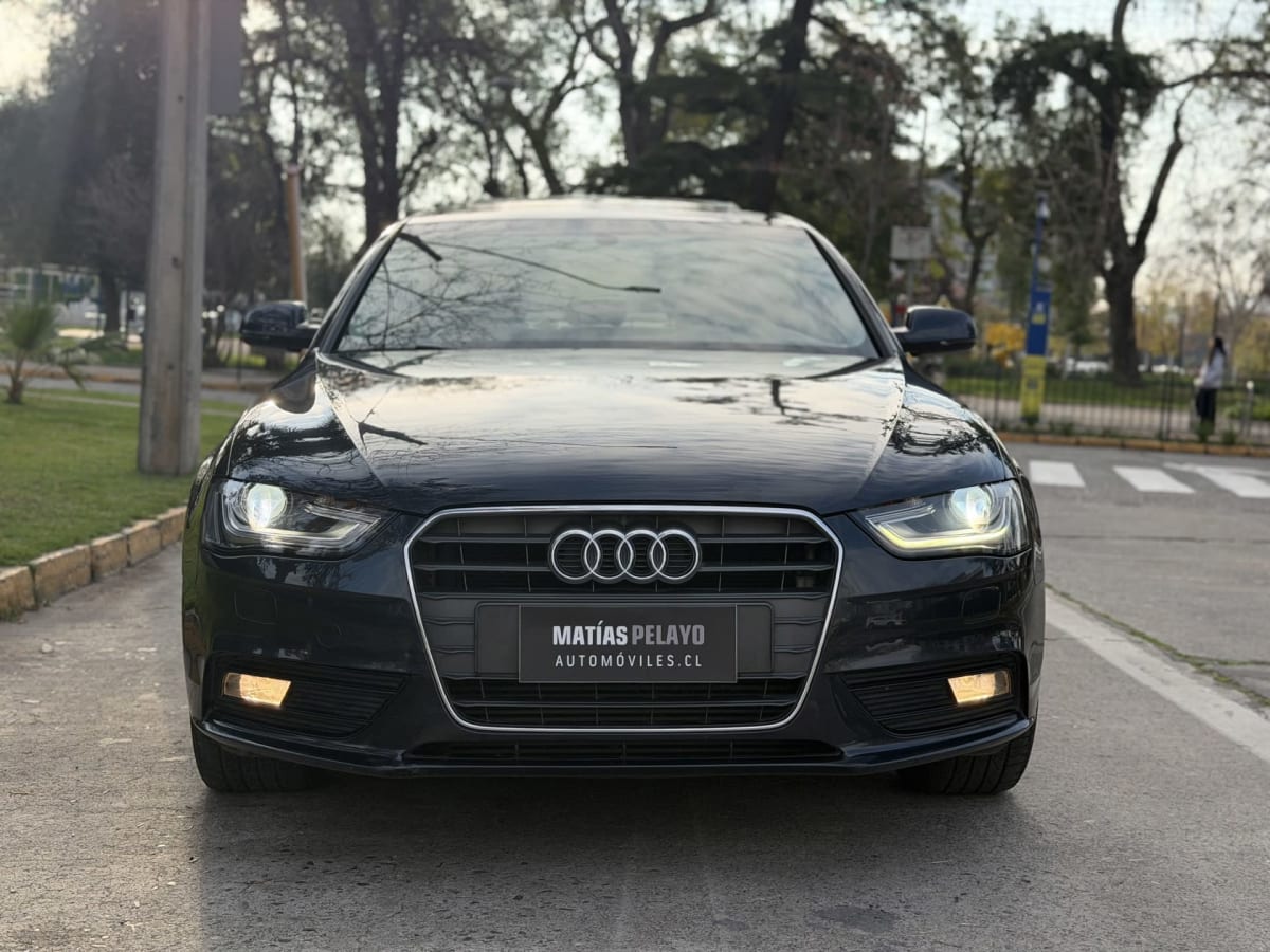2014 Audi A4 Gris - Miniatura 2
