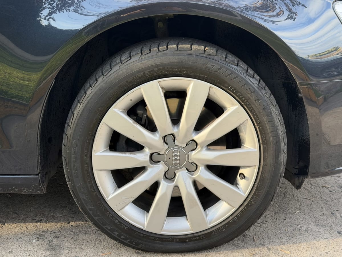 2014 Audi A4 Gris - Miniatura 10