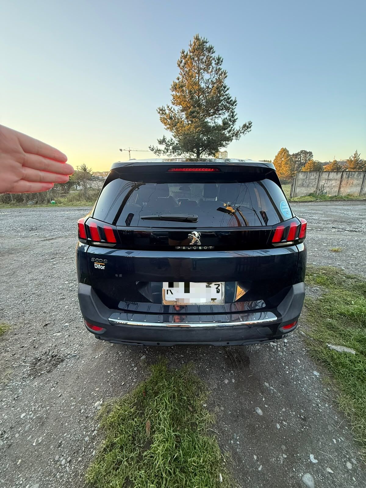 2018 Peugeot 5008 ALLURE Negro - Miniatura 4
