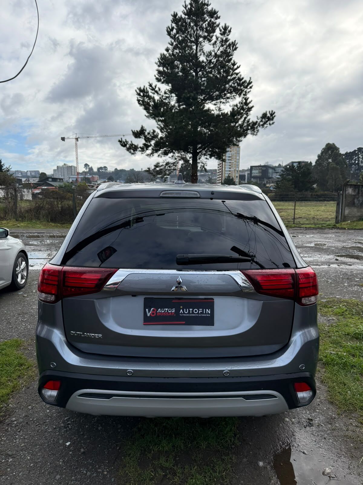2022 Mitsubishi Outlander Gris - Miniatura 4