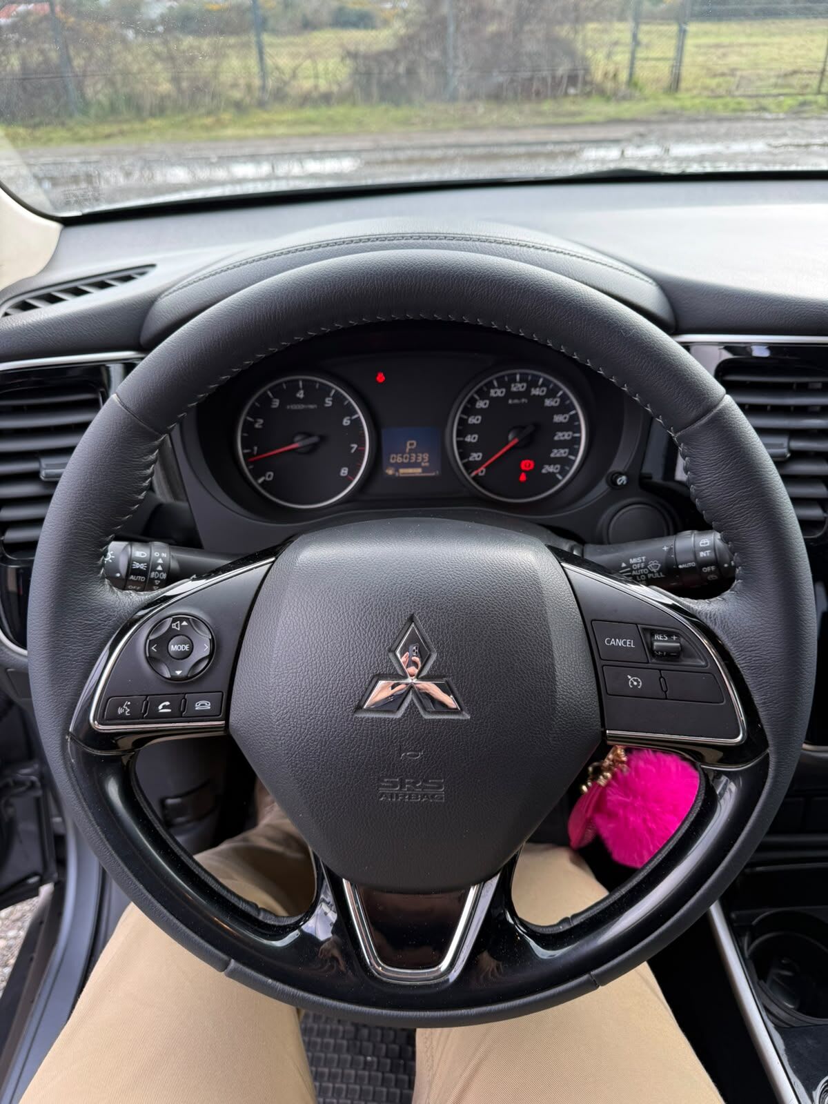 2022 Mitsubishi Outlander Gris - Miniatura 8