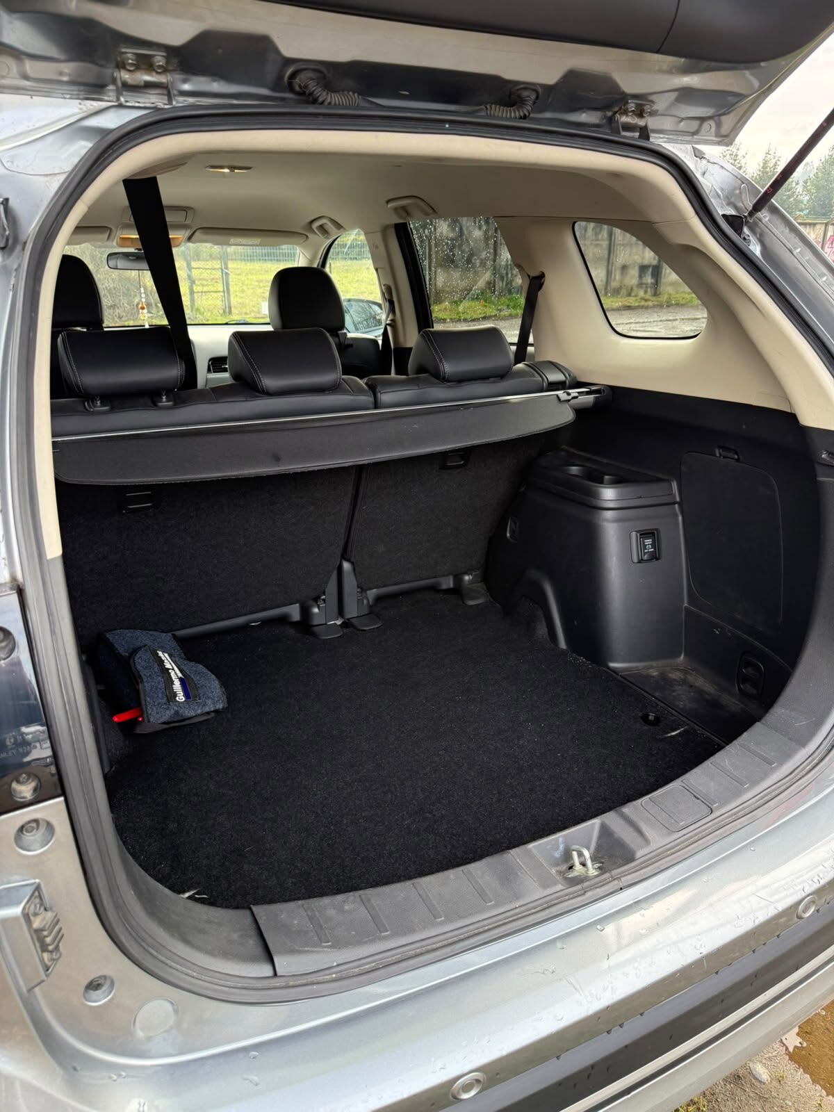 2022 Mitsubishi Outlander Gris - Miniatura 10