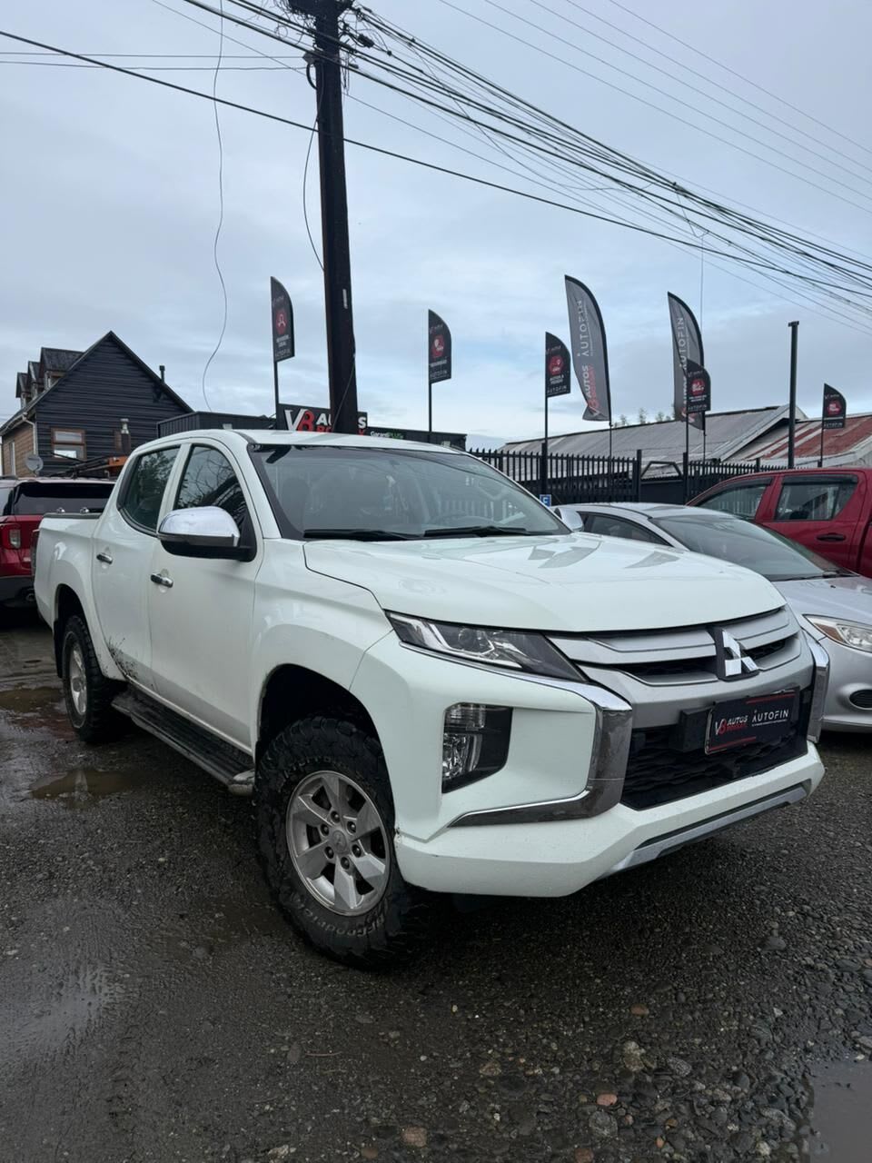 2020 Mitsubishi KATANA Blanco - Imagen 1