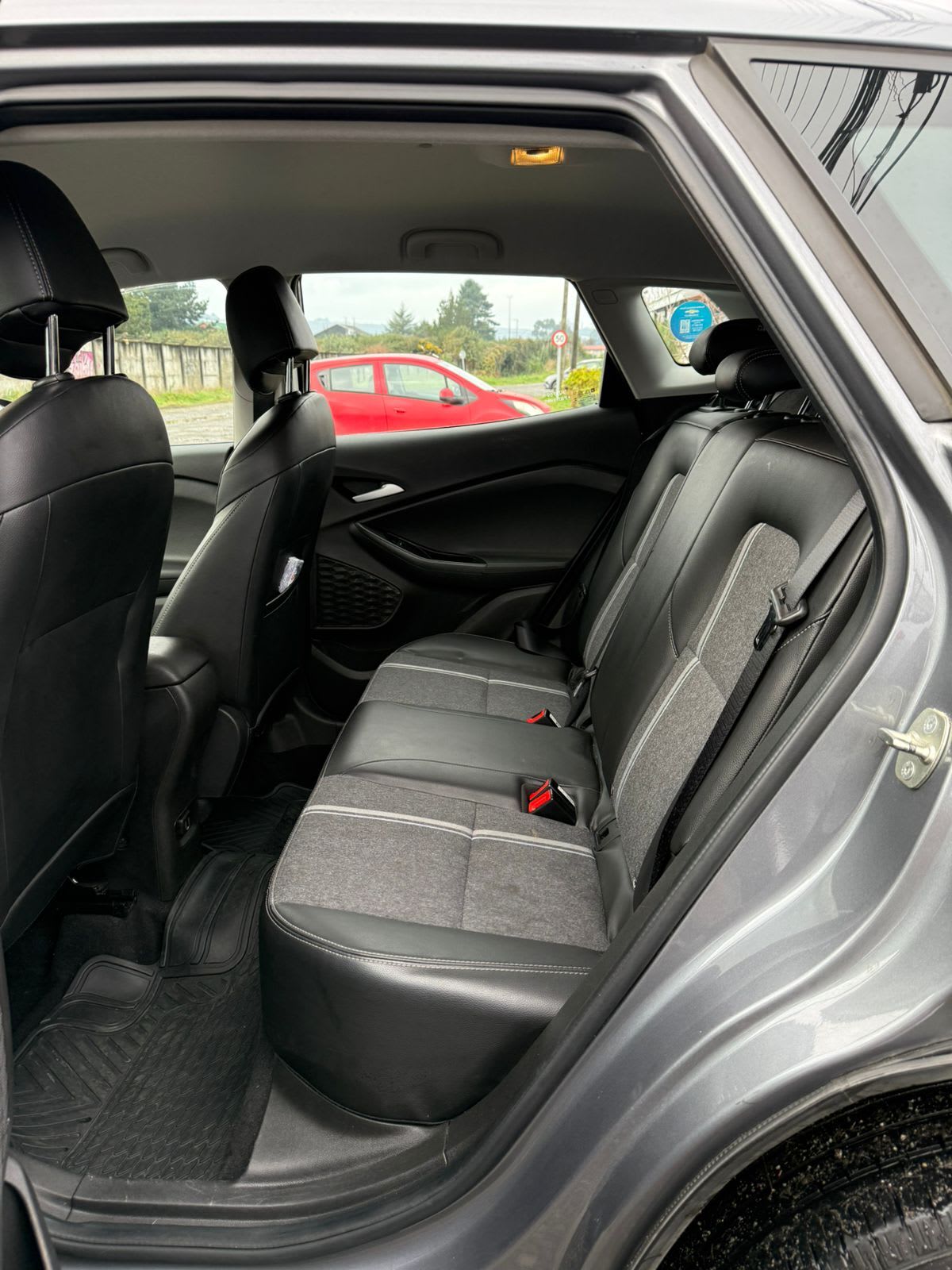 2022 Chevrolet Tracker LTZ Tracker Gris - Miniatura 9