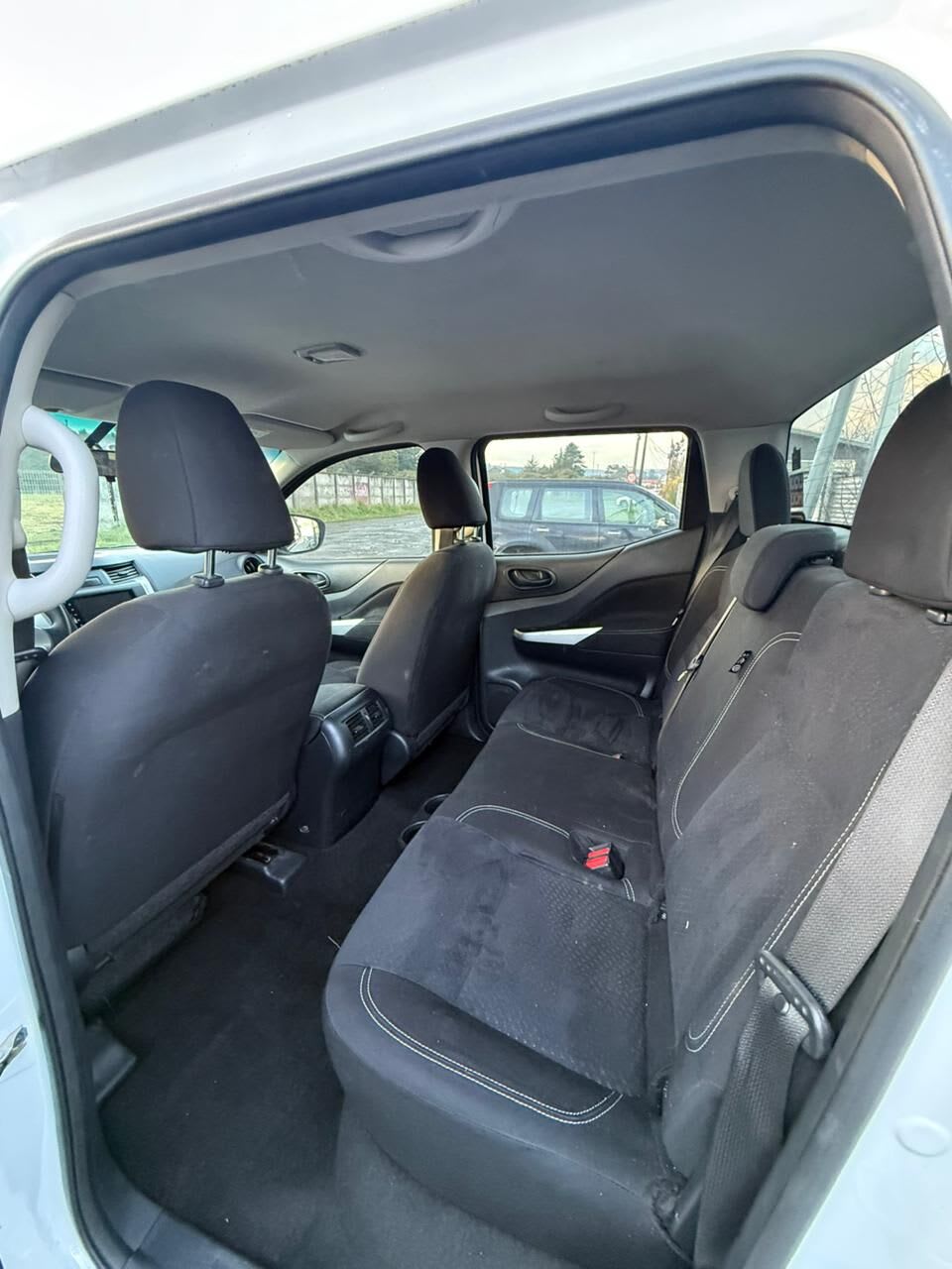 2021 Nissan Np300 Blanco - Miniatura 7