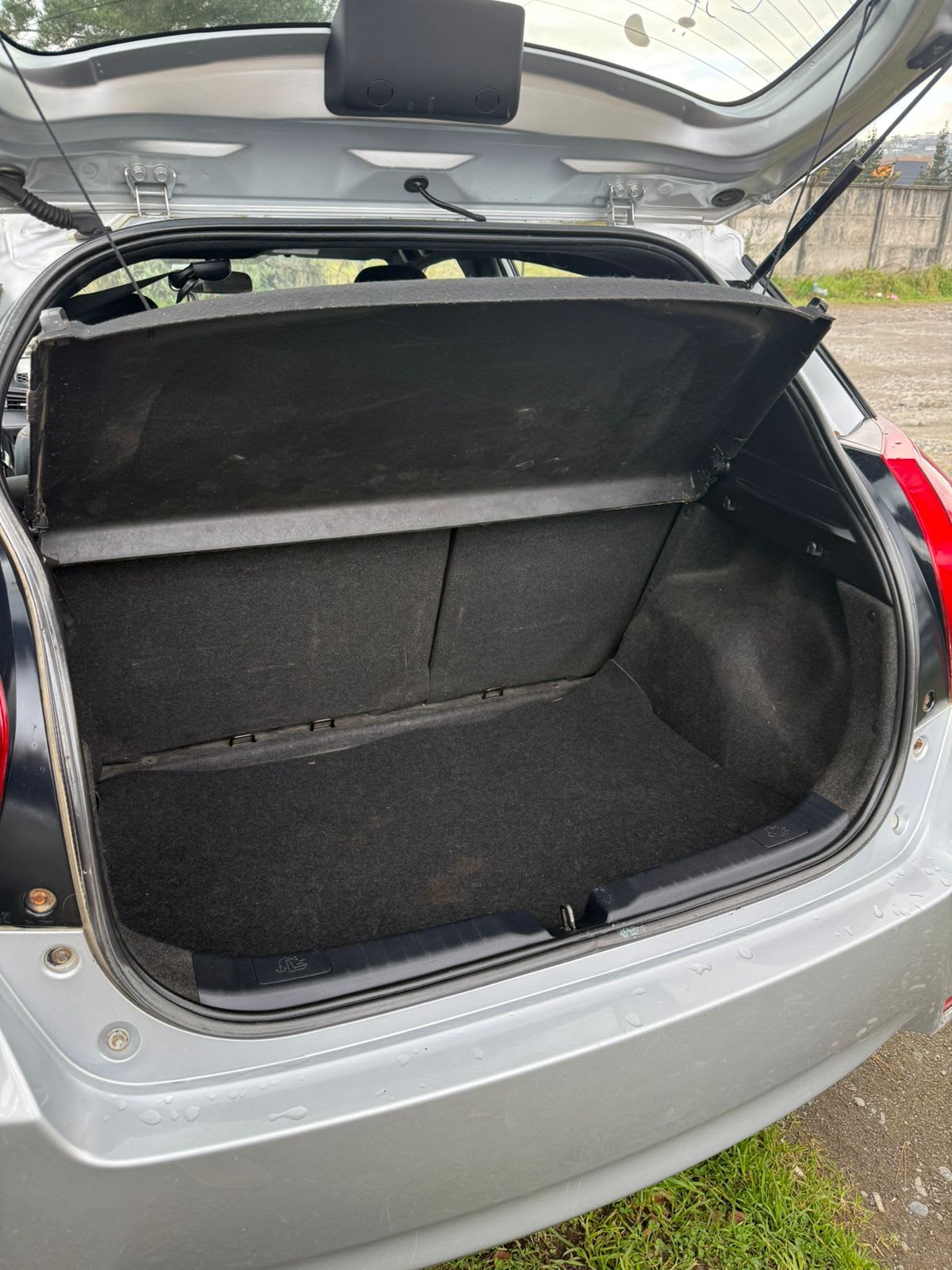 2018 Toyota YARIS GLE HB Gris - Miniatura 8