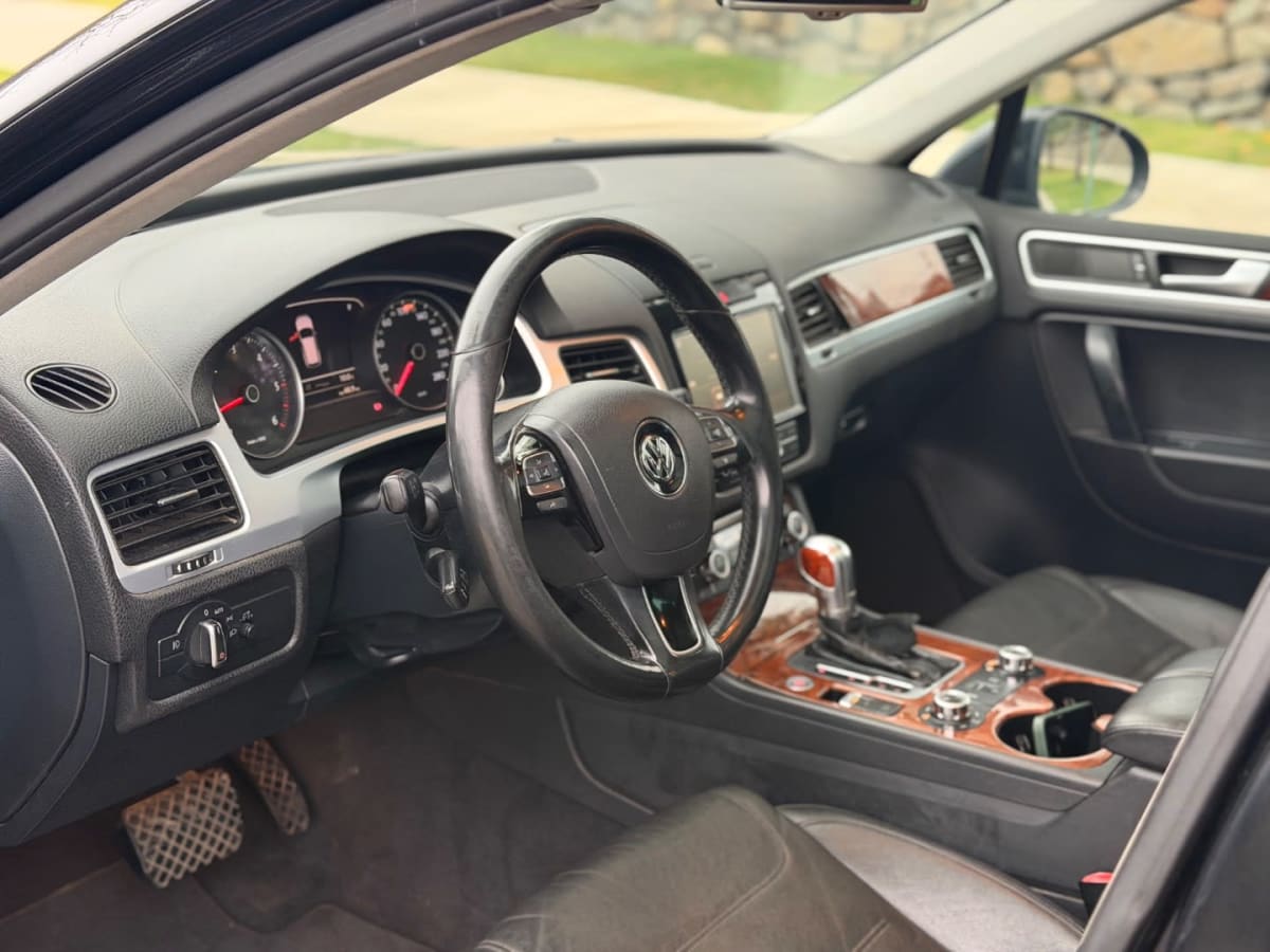 2012 Volkswagen TOUAREG V6 Negro - Miniatura 7