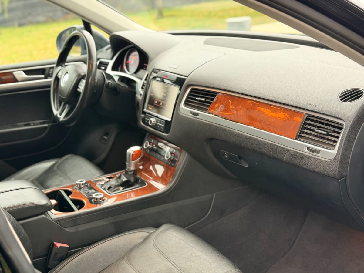 2012 Volkswagen TOUAREG V6 Negro - Miniatura 8