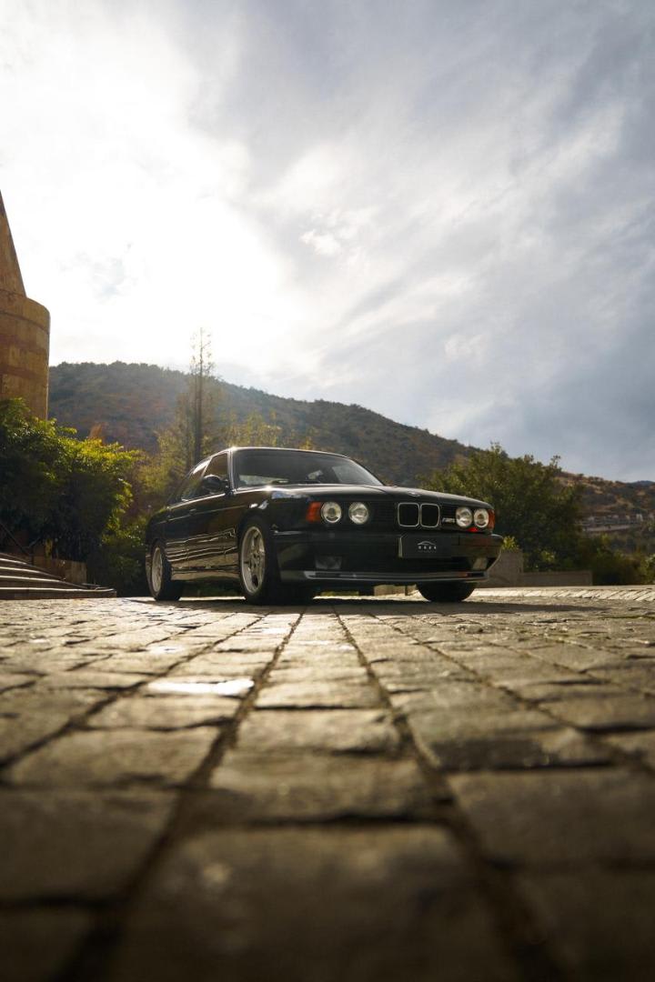 1993 BMW M5 Negro - Miniatura 2