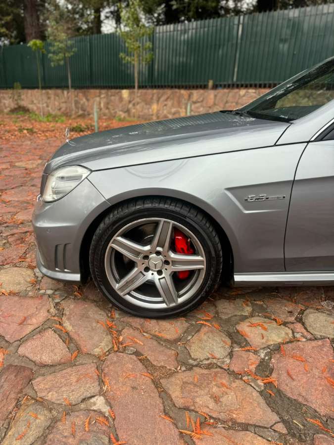 2012 Mercedes-Benz E 63 AMG Gris - Miniatura 7