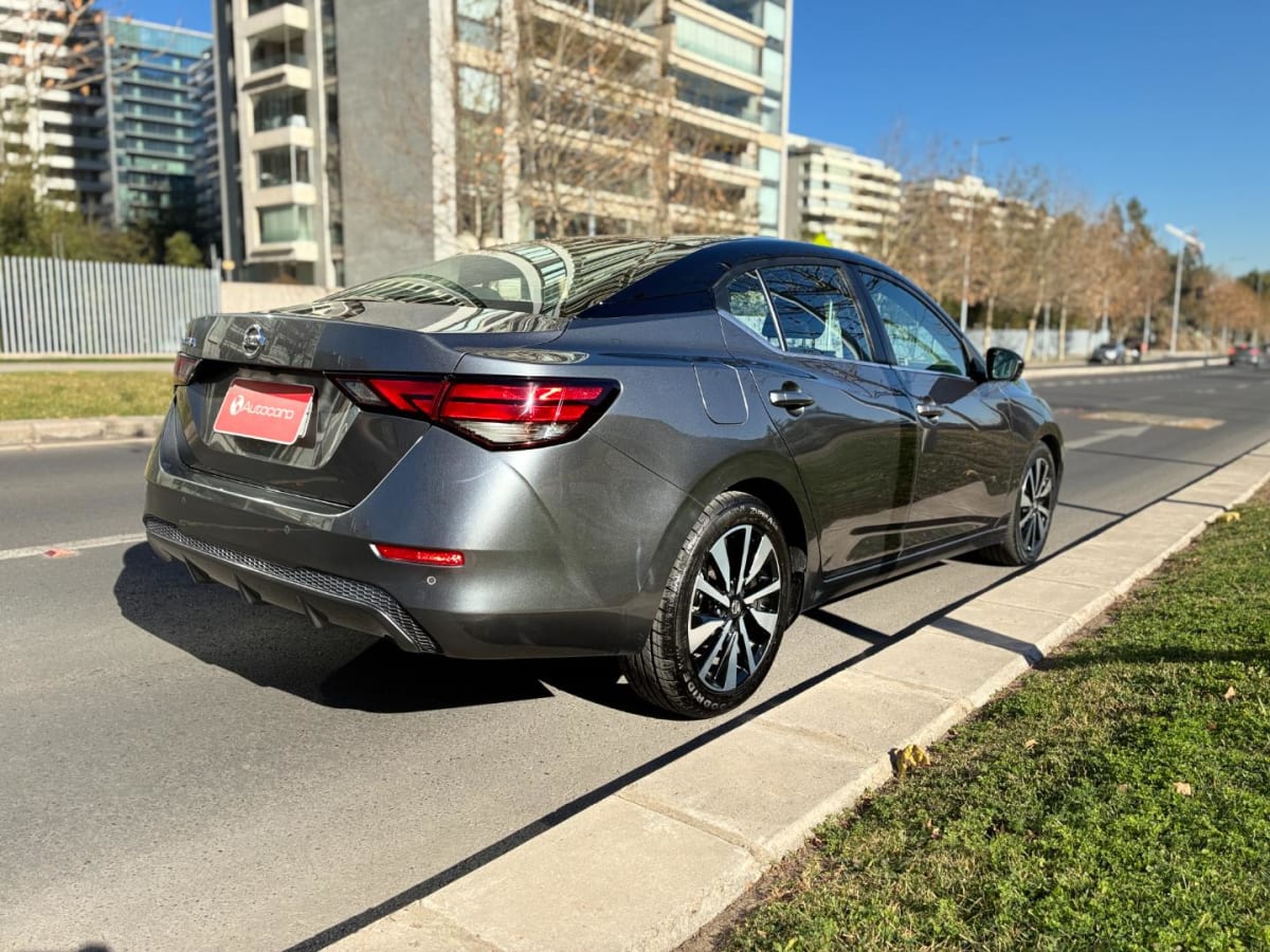 2022 Nissan SENTRA Advance Gris - Miniatura 6