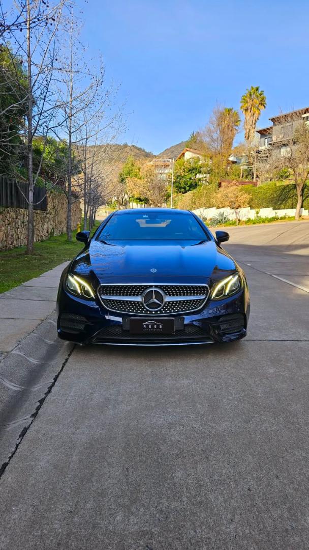 2020 Mercedes-Benz E 300 COUPE Azul - Miniatura 3
