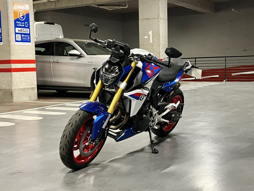 2026 BMW F900 R - Imagen 1