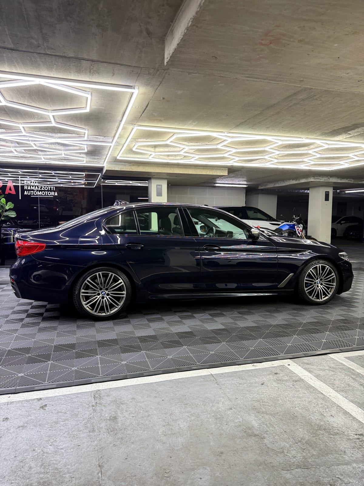2019 Bmw M550 Xdrive Negro Carbon Metalizado - Miniatura 8