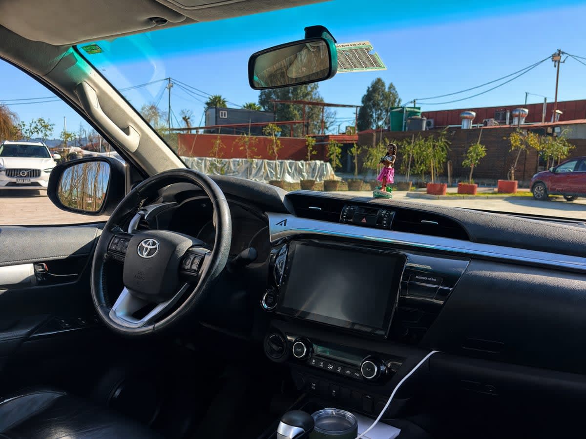 2017 Toyota HILUX SRV Blanco - Miniatura 5