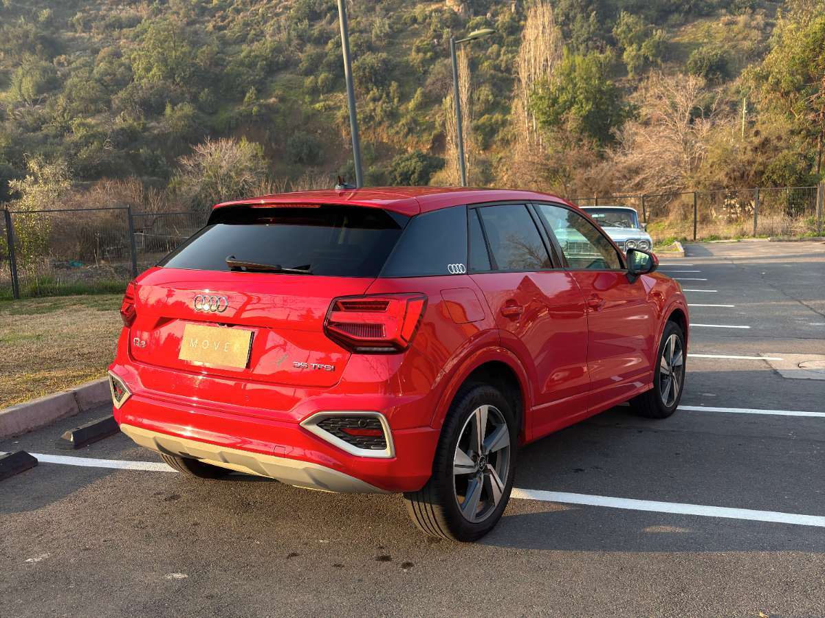 2022 Audi Q2 35 Rojo - Miniatura 4