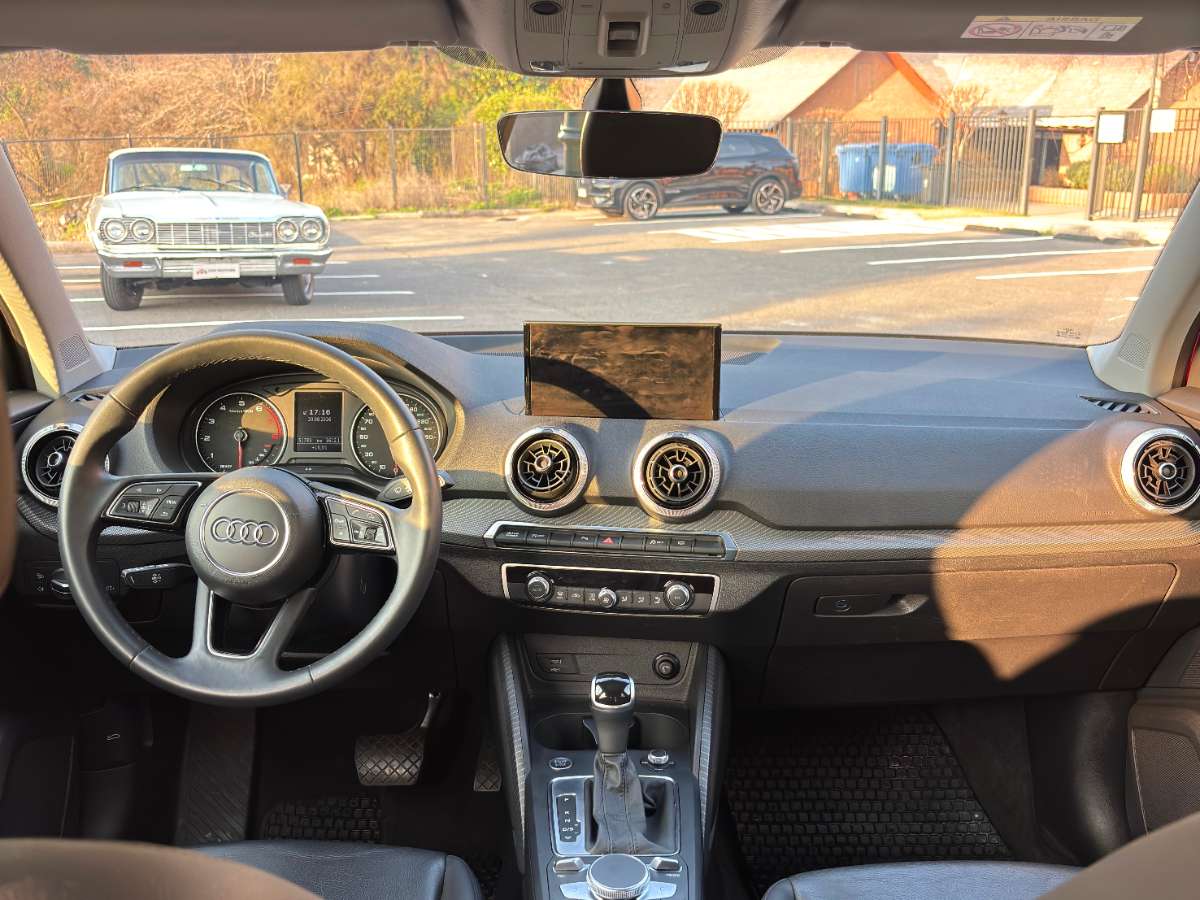 2022 Audi Q2 35 Rojo - Miniatura 9