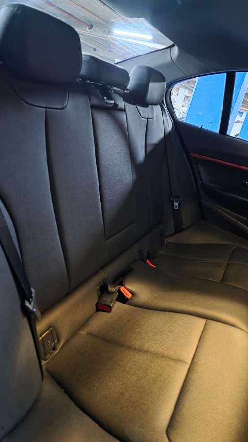 2017 BMW 320I Negro - Miniatura 9