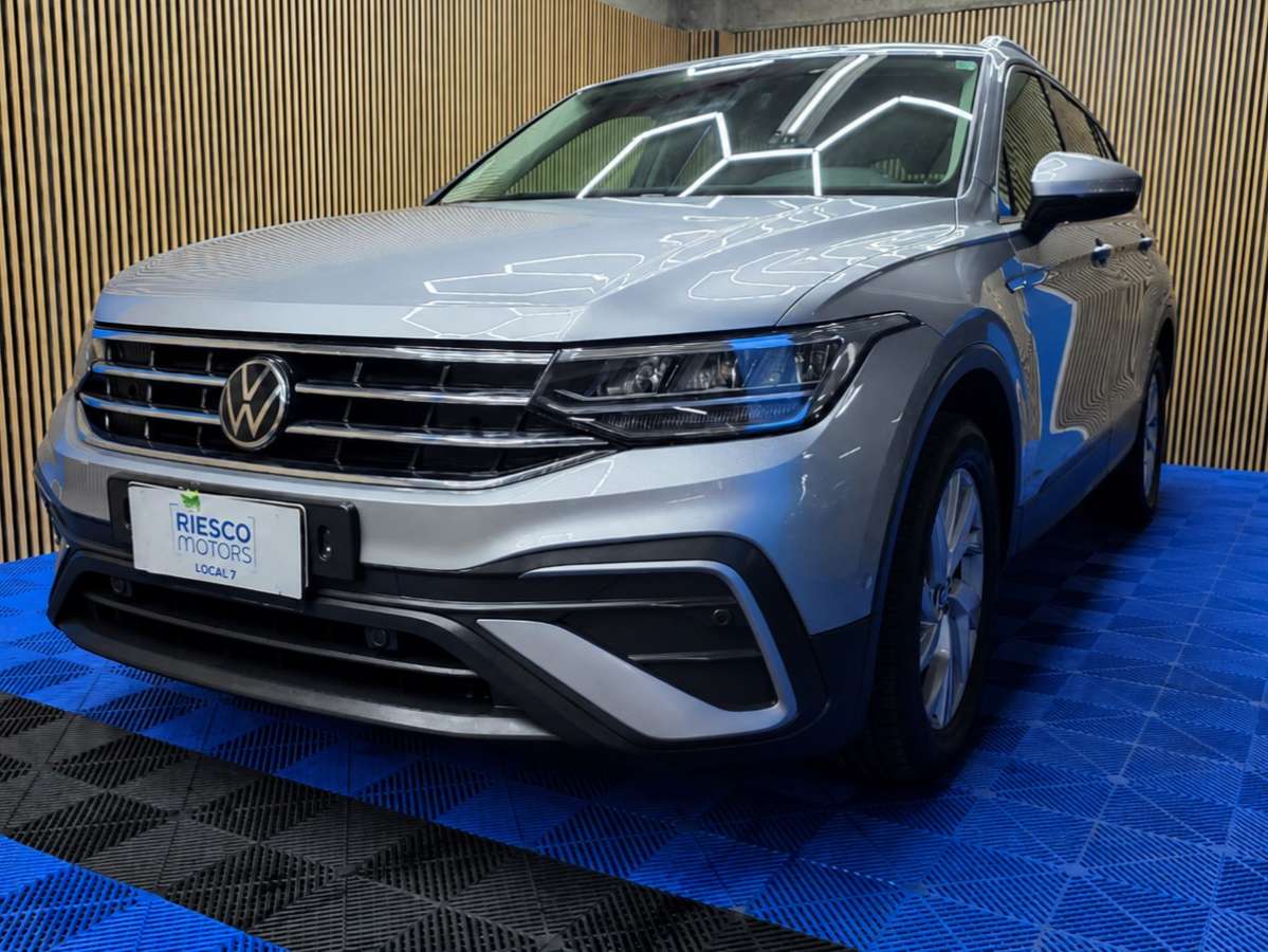 2023 Volkswagen TIGUAN Comfortline Plata - Imagen 1