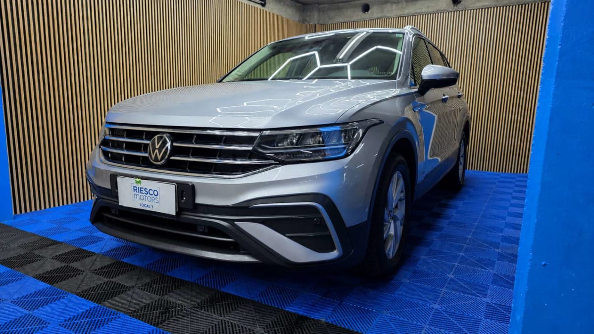 2023 Volkswagen TIGUAN Comfortline Plata - Miniatura 2