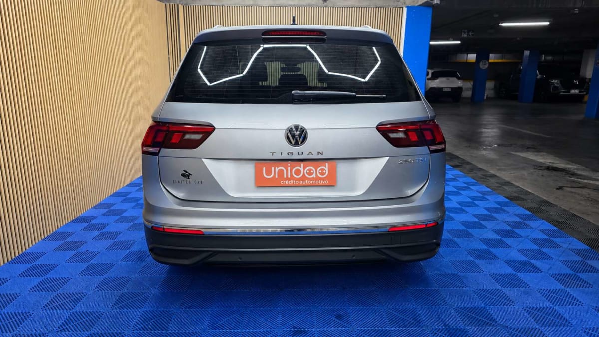 2023 Volkswagen TIGUAN Comfortline Plata - Miniatura 6