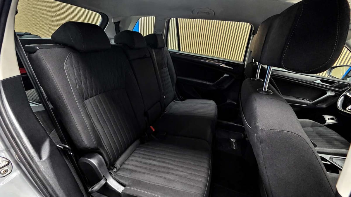2023 Volkswagen TIGUAN Comfortline Plata - Miniatura 10