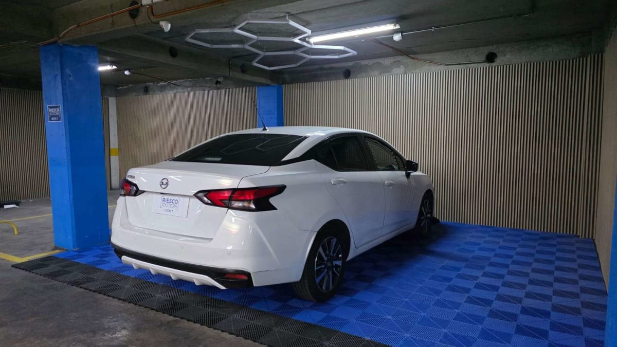 2022 Nissan VERSA Blanco - Miniatura 5