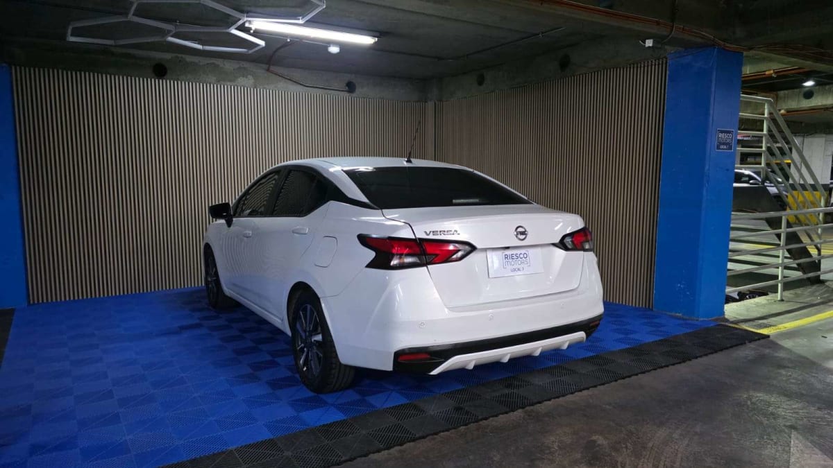 2022 Nissan VERSA Blanco - Miniatura 7