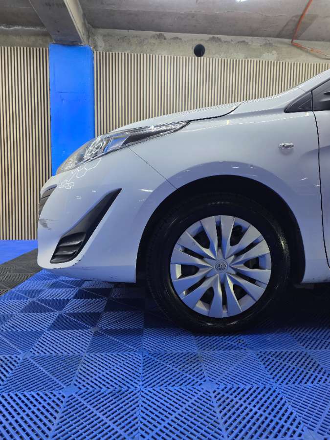2018 Toyota NEW YARIS Blanco - Miniatura 4