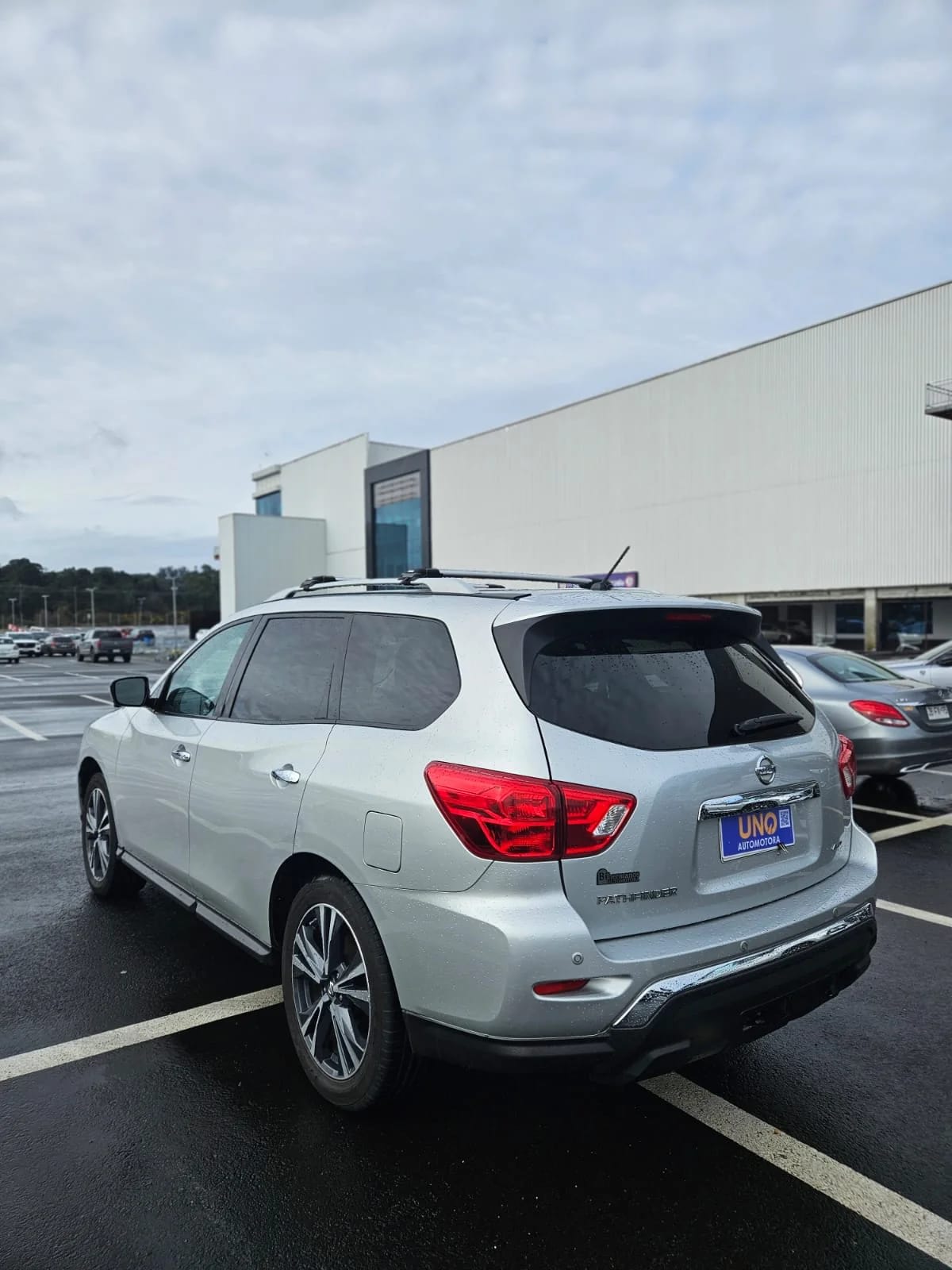 2017 Nissan Pathfinder - Miniatura 2