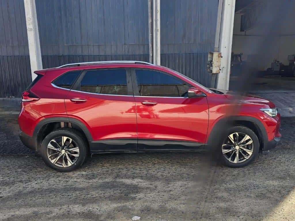 2021 Chevrolet Tracker 1.2T Rojo - Miniatura 5