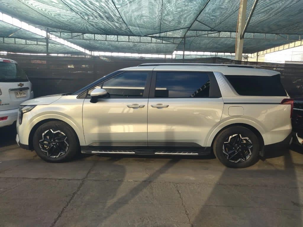2025 KIA Carnival 2.2 Plata - Miniatura 8
