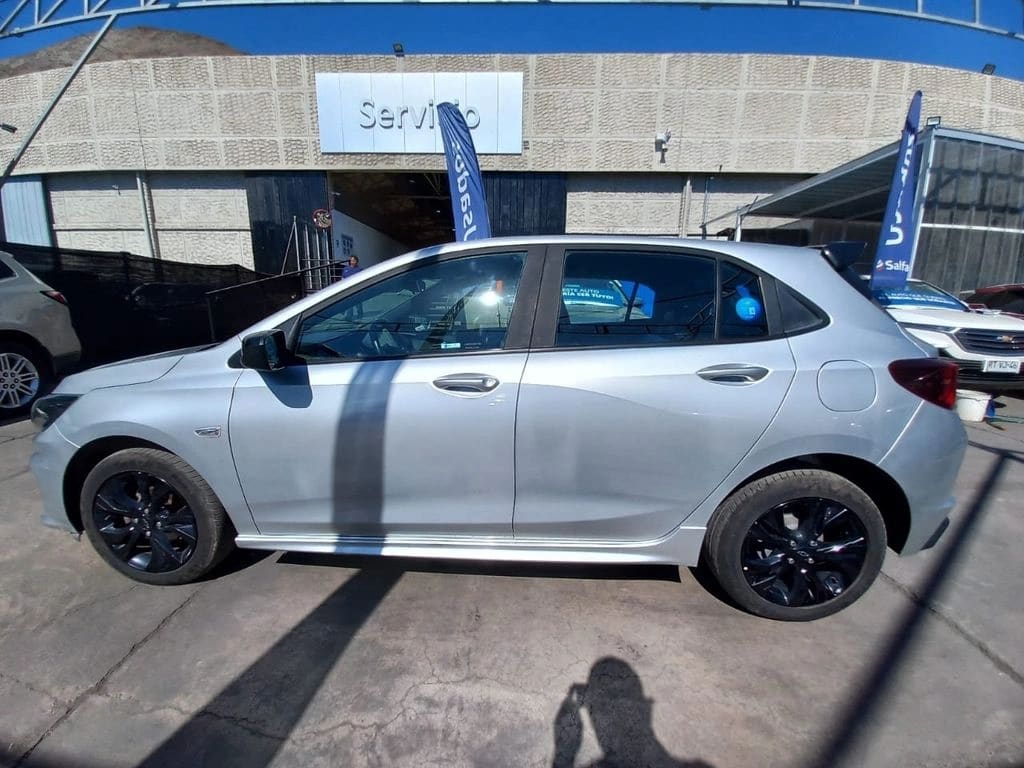 2022 Chevrolet Onix 1.0T Plata - Miniatura 8