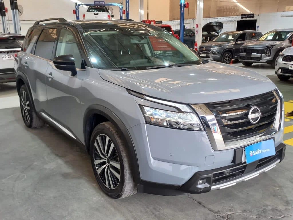 2024 Nissan Pathfinder 3.5 Gris - Miniatura 3