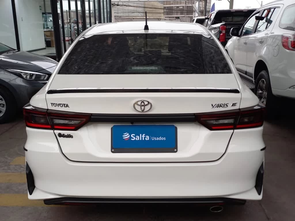 2023 Toyota Yaris 1.5 Blanco - Miniatura 6