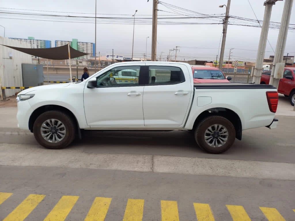 2024 Mazda BT-50 4X4 Blanco - Miniatura 4