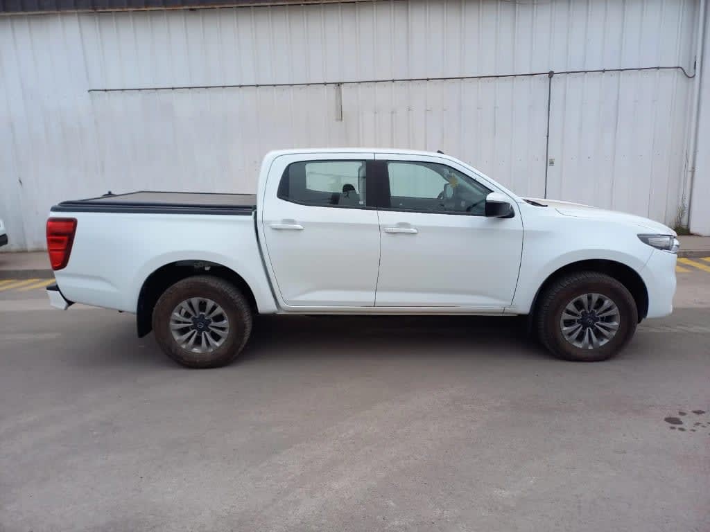 2024 Mazda BT-50 4X4 Blanco - Miniatura 8